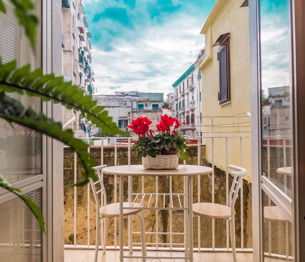 Chiaia Premium Flat, Center, Near Seaside Apartment *